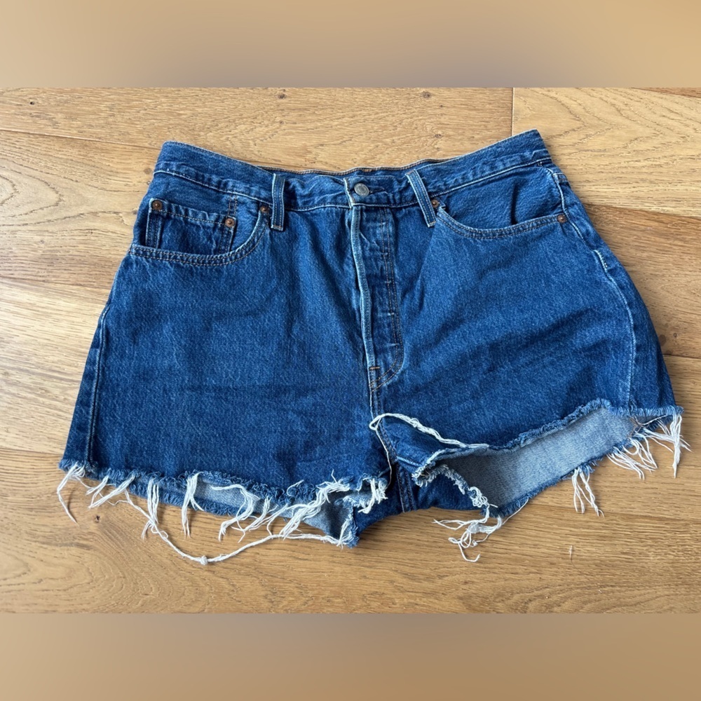 Levi’s 501 cut off jean shorts womens 33